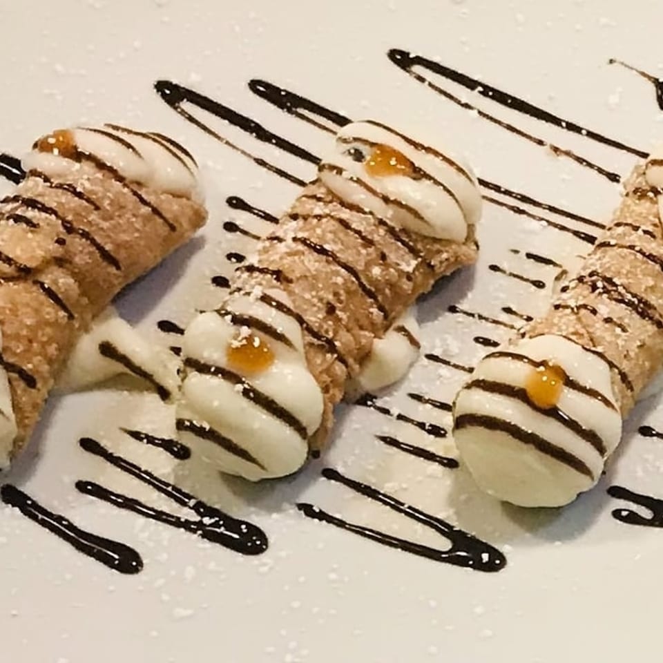 Delicious Cannoli and Italian Desserts